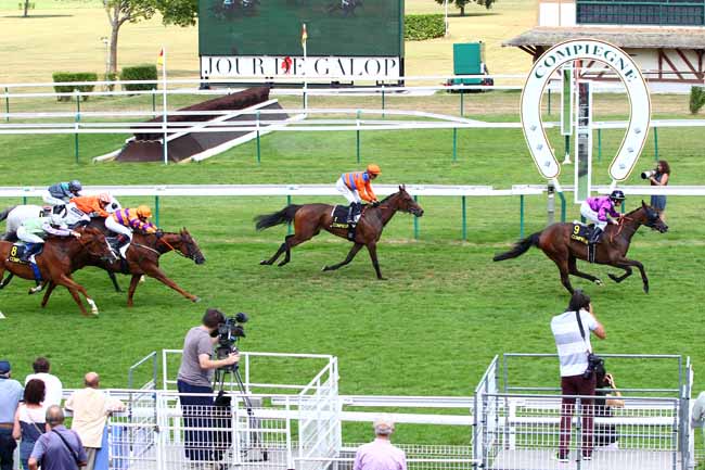 Photo d'arrivée de la course pmu PRIX D'ARMENONVILLE à COMPIEGNE le Mardi 24 juillet 2018