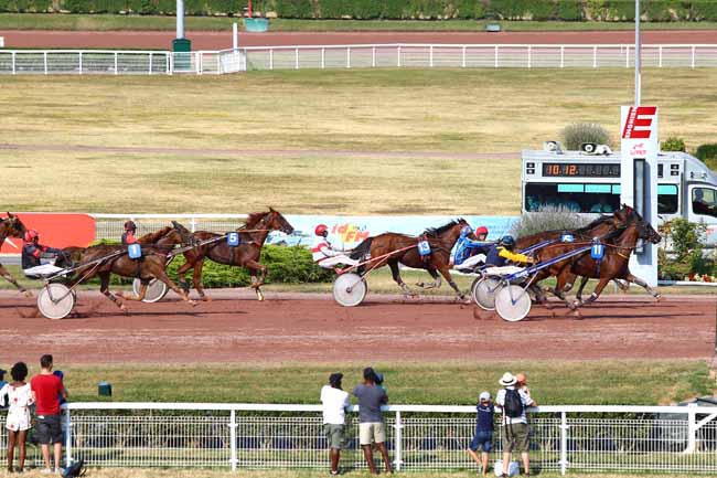 Photo d'arrivée de la course pmu PRIX DE LA HAUTE-MARNE à ENGHIEN le Mercredi 25 juillet 2018