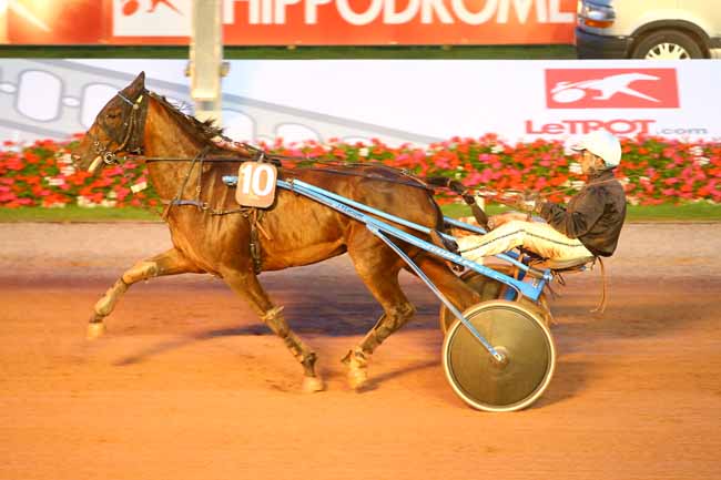 Photo d'arrivée de la course pmu PRIX EQUIN NORMAND (GR B) à CABOURG le Vendredi 27 juillet 2018