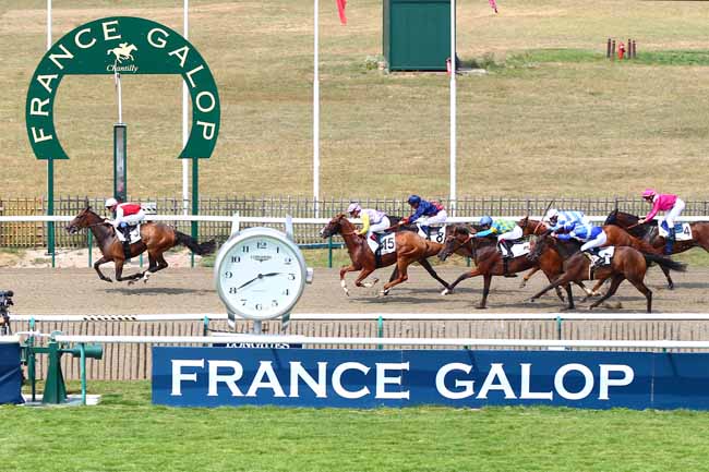 Photo d'arrivée de la course pmu PRIX DES TROMPES DE CHASSE à CHANTILLY le Vendredi 27 juillet 2018