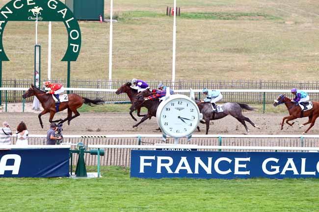 Photo d'arrivée de la course pmu PRIX DES SONNEURS à CHANTILLY le Vendredi 27 juillet 2018