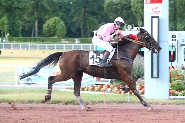 Photo d'arrivée de la course pmu PRIX DE CHARONNE à ENGHIEN le Dimanche 29 juillet 2018