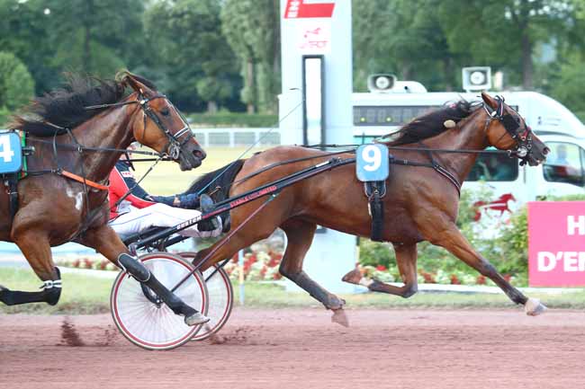 Photo d'arrivée de la course pmu PRIX DE SAINT-GERMAIN DES PRES à ENGHIEN le Dimanche 29 juillet 2018