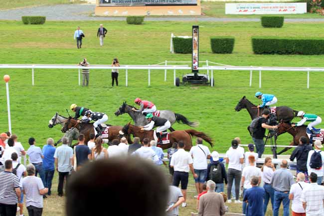 Photo d'arrivée de la course pmu PRIX DE LA COTE D'ALBATRE à CLAIREFONTAINE le Lundi 30 juillet 2018