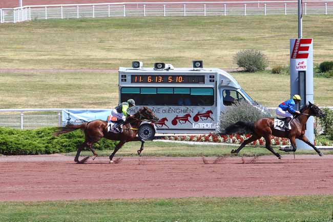 Photo d'arrivée de la course pmu PRIX DE LA PLACE SAINT-MICHEL à ENGHIEN le Mercredi 1 août 2018