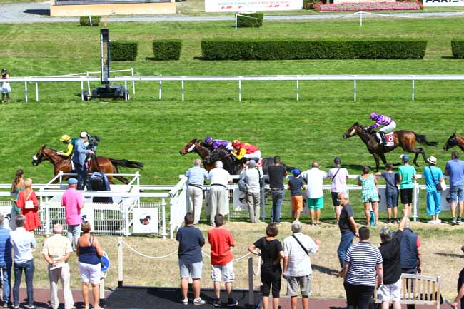 Photo d'arrivée de la course pmu PRIX DES BOUTONS D'OR à CLAIREFONTAINE le Jeudi 2 août 2018