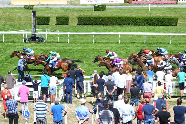 Photo d'arrivée de la course pmu PRIX ZALATAIA à CLAIREFONTAINE le Jeudi 2 août 2018