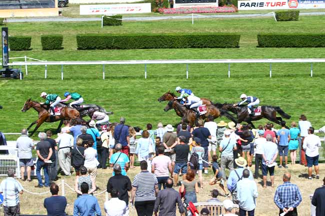 Photo d'arrivée de la course pmu PRIX BERING à CLAIREFONTAINE le Jeudi 2 août 2018