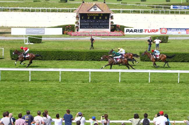 Photo d'arrivée de la course pmu PRIX DE LA PAQUINE à CLAIREFONTAINE le Samedi 4 août 2018