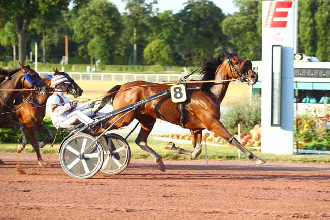 Photo d'arrivée de la course pmu PRIX DE MORANGIS à ENGHIEN le Samedi 4 août 2018