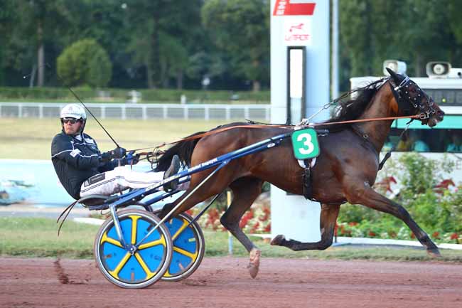 Photo d'arrivée de la course pmu PRIX DE BANDOL à ENGHIEN le Samedi 4 août 2018