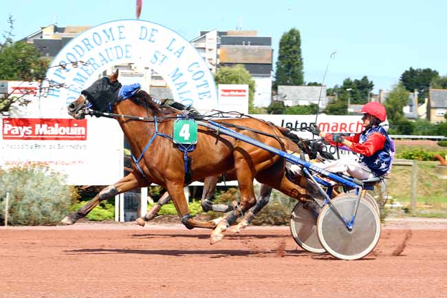 Photo d'arrivée de la course pmu PRIX DES THERMES MARINS DE SAINT-MALO à SAINT MALO le Mercredi 8 août 2018