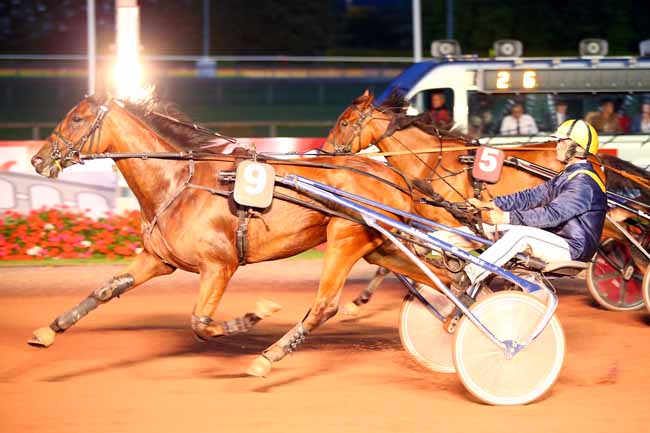 Photo d'arrivée de la course pmu PRIX DES GAZANIES à CABOURG le Vendredi 10 août 2018