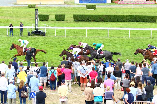 Photo d'arrivée de la course pmu PRIX DU CHEMIN DU TOCQ à CLAIREFONTAINE le Vendredi 10 août 2018