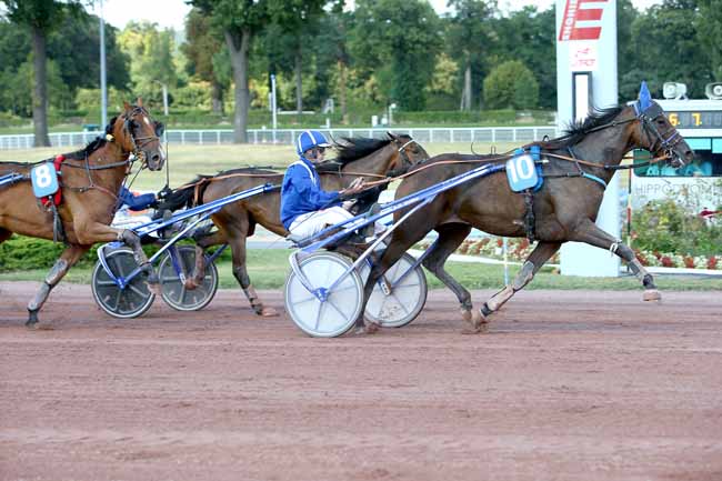 Photo d'arrivée de la course pmu PRIX DE LA PORTE DU PRE-SAINT-GERVAIS à ENGHIEN le Samedi 11 août 2018