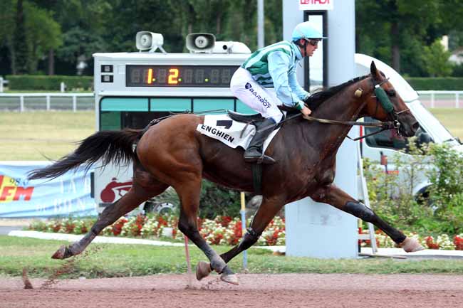 Photo d'arrivée de la course pmu PRIX DE LA PLACE DE VALOIS à ENGHIEN le Dimanche 12 août 2018