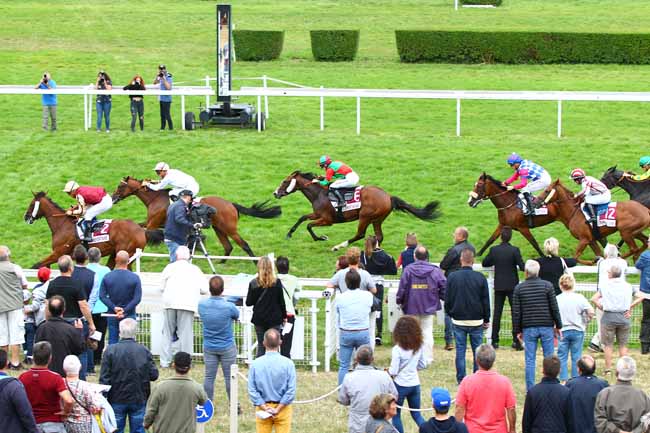 Photo d'arrivée de la course pmu PRIX DES GARDENIAS à CLAIREFONTAINE le Lundi 13 août 2018