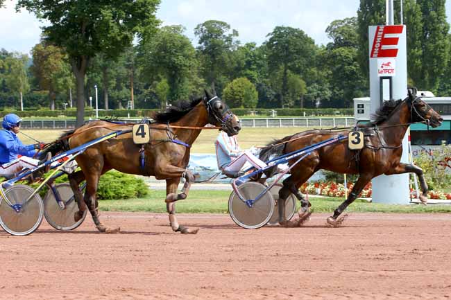Photo d'arrivée de la course pmu PRIX DE CHAUDES AIGUES à ENGHIEN le Mardi 14 août 2018
