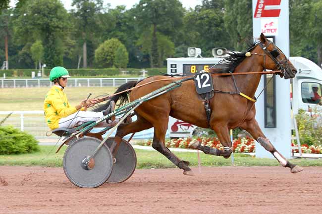 Photo d'arrivée de la course pmu PRIX DE VAUVILLERS à ENGHIEN le Mardi 14 août 2018