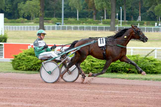 Photo d'arrivée de la course pmu PRIX DE L'UNION DE LA PRESSE HIPPIQUE à ENGHIEN le Mardi 14 août 2018