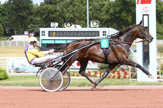 Photo d'arrivée de la course pmu PRIX DE LA PORTE DE VERSAILLES à ENGHIEN le Mardi 14 août 2018