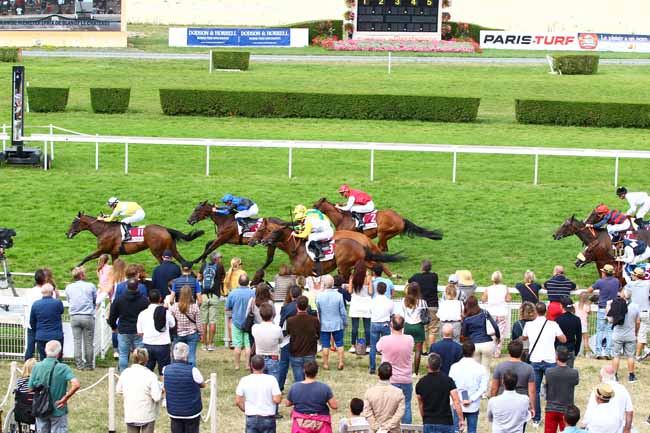 Photo d'arrivée de la course pmu PRIX DE BLANGY-LE-CHATEAU à CLAIREFONTAINE le Mardi 14 août 2018