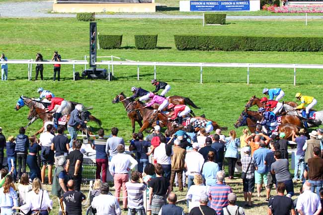 Photo d'arrivée de la course pmu PRIX DE FIERVILLE-LES-PARCS à CLAIREFONTAINE le Mardi 14 août 2018