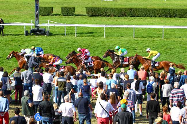 Photo d'arrivée de la course pmu PRIX DES AUBEPINES à CLAIREFONTAINE le Mardi 14 août 2018