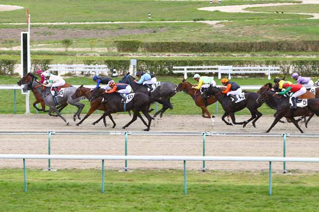 Photo d'arrivée de la course pmu PRIX DU CHAMP DURAND à DEAUVILLE le Jeudi 16 août 2018