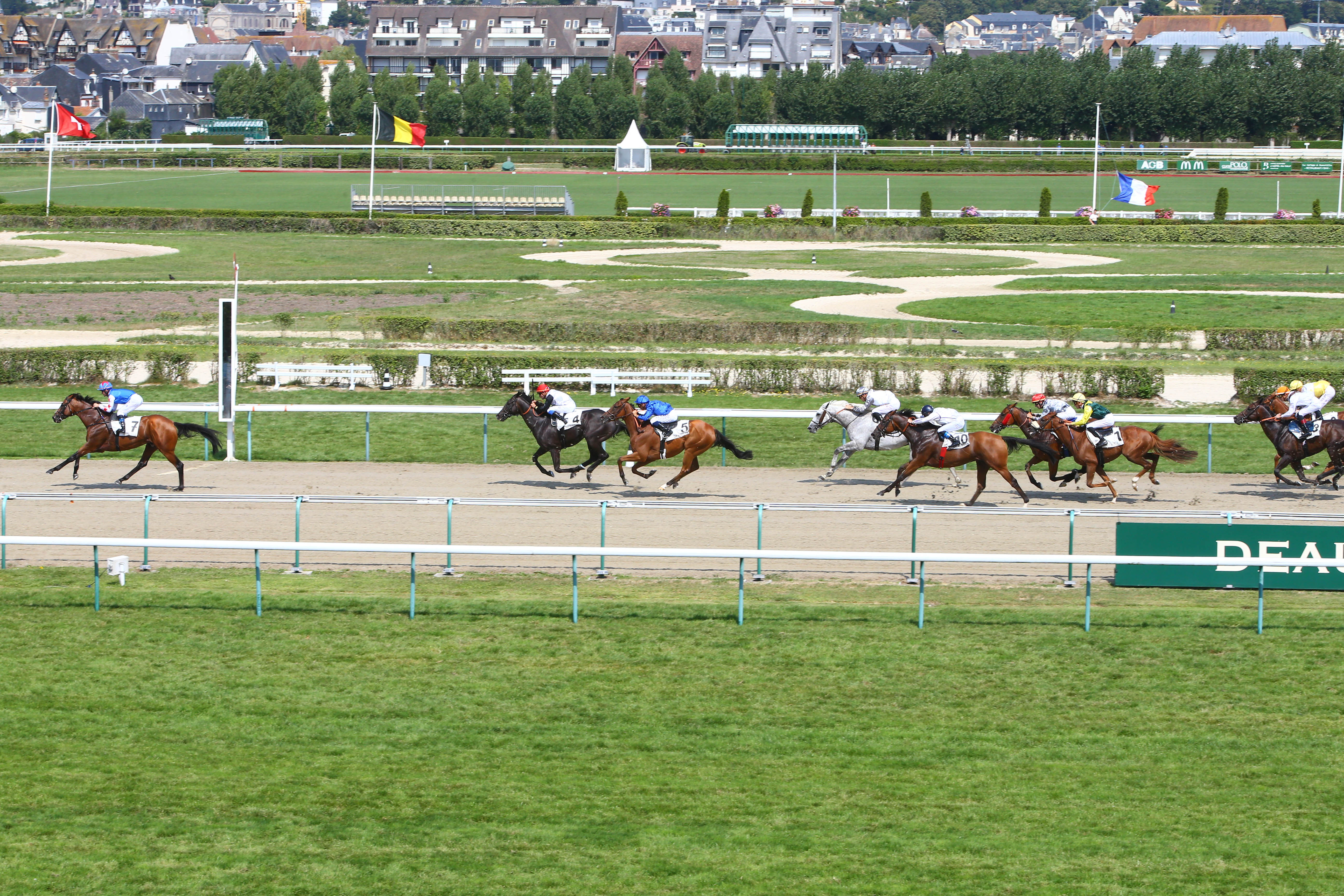 Photo d'arrivée de la course pmu PRIX DE LA VALLEE à DEAUVILLE le Jeudi 16 août 2018
