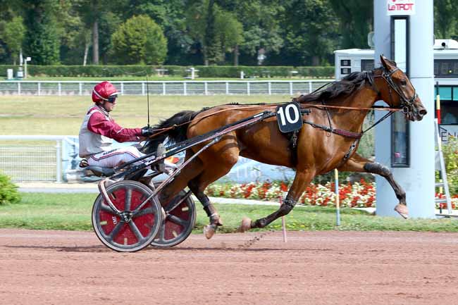 Photo d'arrivée de la course pmu PRIX DE LA PORTE DE MONTREUIL à ENGHIEN le Jeudi 16 août 2018