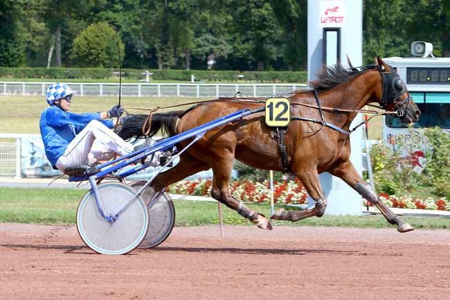 Photo d'arrivée de la course pmu PRIX DE LA PLAINE MONCEAU à ENGHIEN le Jeudi 16 août 2018