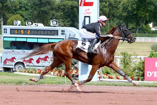 Photo d'arrivée de la course pmu PRIX D'ARGENTEUIL à ENGHIEN le Jeudi 16 août 2018