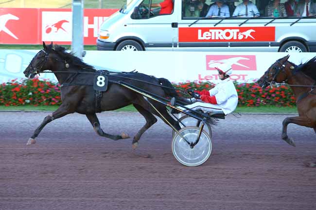 Photo d'arrivée de la course pmu PRIX DE GRANVILLE à CABOURG le Vendredi 17 août 2018