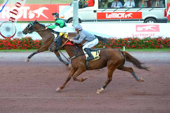 Photo d'arrivée de la course pmu PRIX DE CHERBOURG à CABOURG le Vendredi 17 août 2018