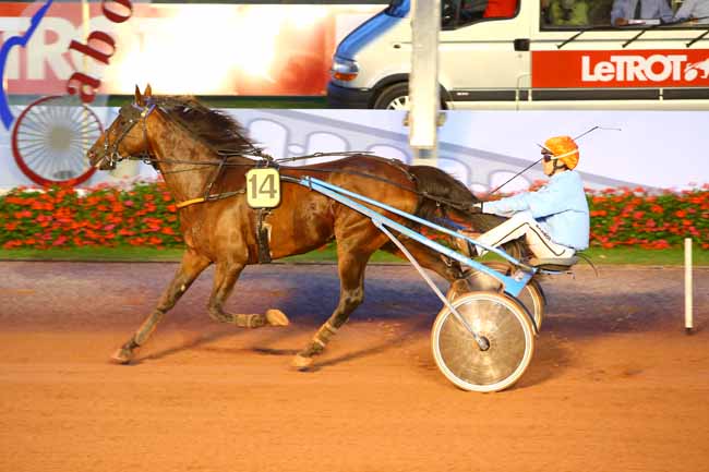 Photo d'arrivée de la course pmu PRIX DE VALOGNES à CABOURG le Vendredi 17 août 2018