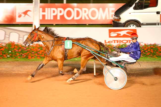 Photo d'arrivée de la course pmu PRIX DE BOURIGNY à CABOURG le Vendredi 17 août 2018