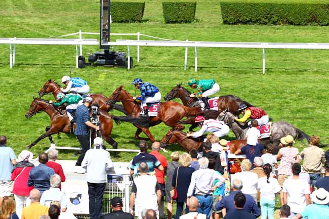 Photo d'arrivée de la course pmu PRIX D'AUBERVILLE - ETALON LE HAVRE à CLAIREFONTAINE le Vendredi 17 août 2018
