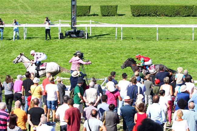 Photo d'arrivée de la course pmu PRIX VOIX DU NORD à CLAIREFONTAINE le Vendredi 17 août 2018
