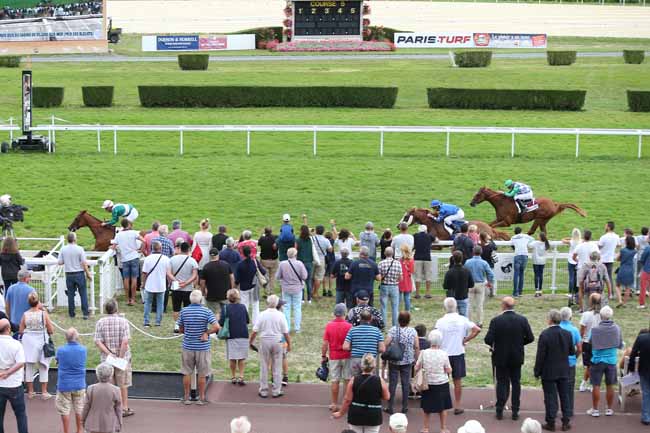 Photo d'arrivée de la course pmu PRIX DES GRANDS JEUX DU CASINO DE VILLERS-SUR-MER à CLAIREFONTAINE le Jeudi 23 août 2018