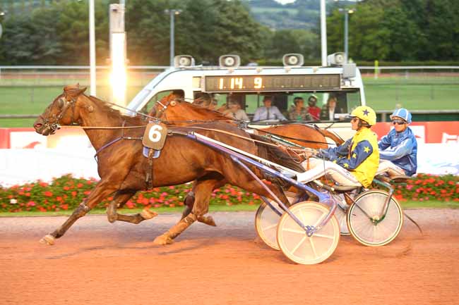 Photo d'arrivée de la course pmu PRIX D'ARGENTAN à CABOURG le Vendredi 24 août 2018