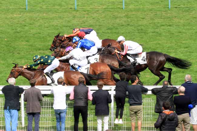 Photo d'arrivée de la course pmu PRIX DE LA RECONVERSION D'UN CHEVAL DE COURSES EN CHEVAL DE JUMPING à DEAUVILLE le Samedi 25 août 2018