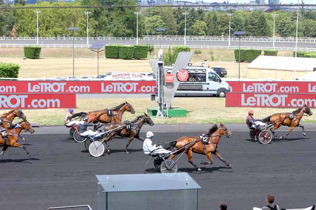 Photo d'arrivée de la course pmu PRIX DE SAINT-MANDE à PARIS-VINCENNES le Samedi 25 août 2018
