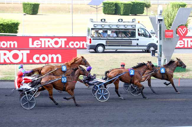 Photo d'arrivée de la course pmu PRIX DE BASTIA à PARIS-VINCENNES le Samedi 25 août 2018