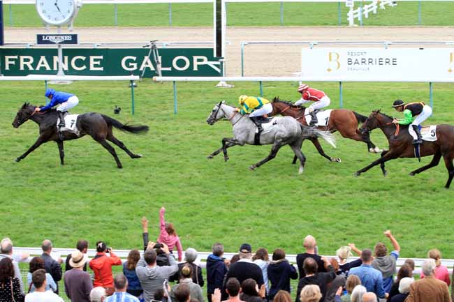 Photo d'arrivée de la course pmu LUCIEN BARRIERE GRAND PRIX DE DEAUVILLE à DEAUVILLE le Dimanche 26 août 2018