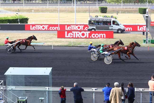 Photo d'arrivée de la course pmu PRIX DES BRUYERES à PARIS-VINCENNES le Lundi 27 août 2018