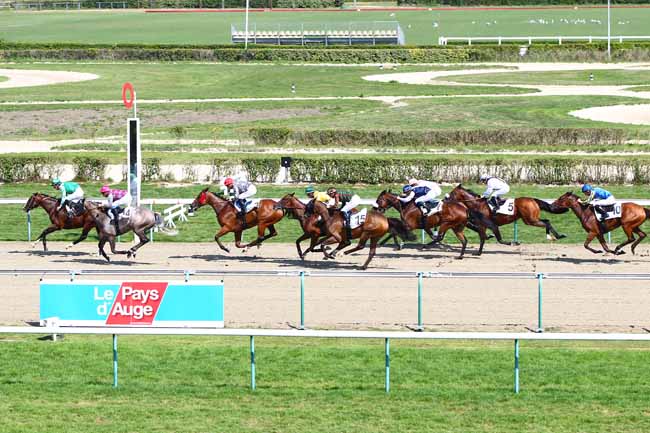 Photo d'arrivée de la course pmu PRIX DU HAVRE à DEAUVILLE le Mardi 28 août 2018
