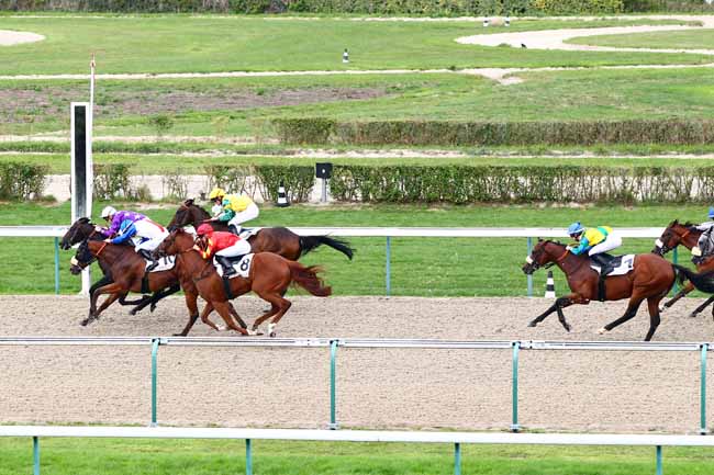 Photo d'arrivée de la course pmu PRIX DES FRESNEAUX à DEAUVILLE le Mercredi 29 août 2018