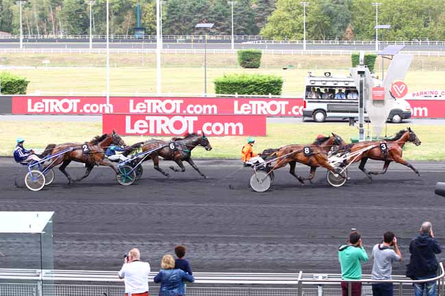 Photo d'arrivée de la course pmu PRIX DE L'ALLIER à PARIS-VINCENNES le Jeudi 30 août 2018