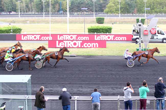 Photo d'arrivée de la course pmu PRIX DE CORBEIL à PARIS-VINCENNES le Jeudi 30 août 2018